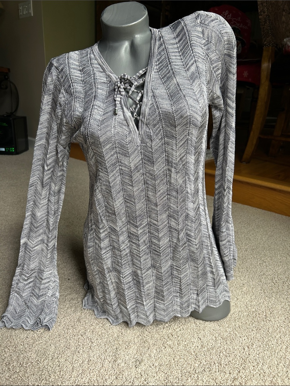 WHITE HOUSE, BLACK MARKET SHIMMERY, SILVER LIGHTWEIGHT SWEATER